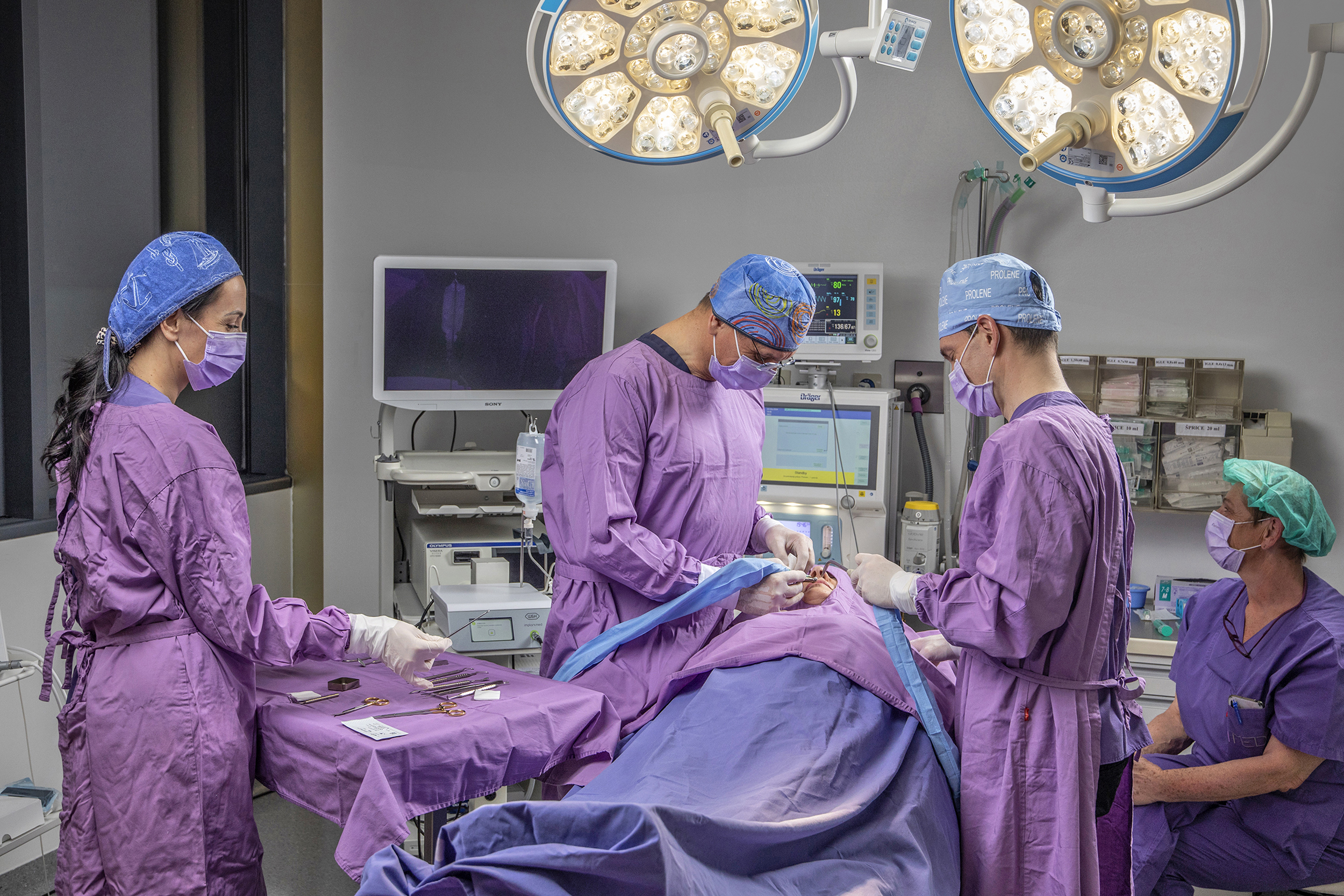 operacijska sala, velika dentalna operacija, bezuba čeljust, dnevna bolnica, operacija, ugradnja implantata, ugradnja implantata anestezija, ugradnja zubnih implantata u potpunoj anesteziji, poliklinika i dnevna bolnica imed